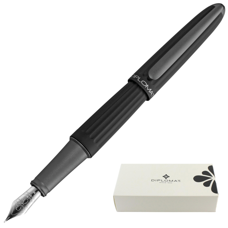 Ручка перьевая DIPLOMAT Aero black F синий D40301023 - фото 1