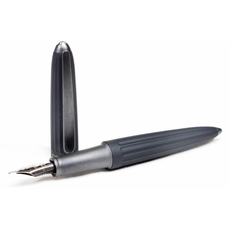Ручка перьевая DIPLOMAT Aero black F синий D40301023 - фото 6