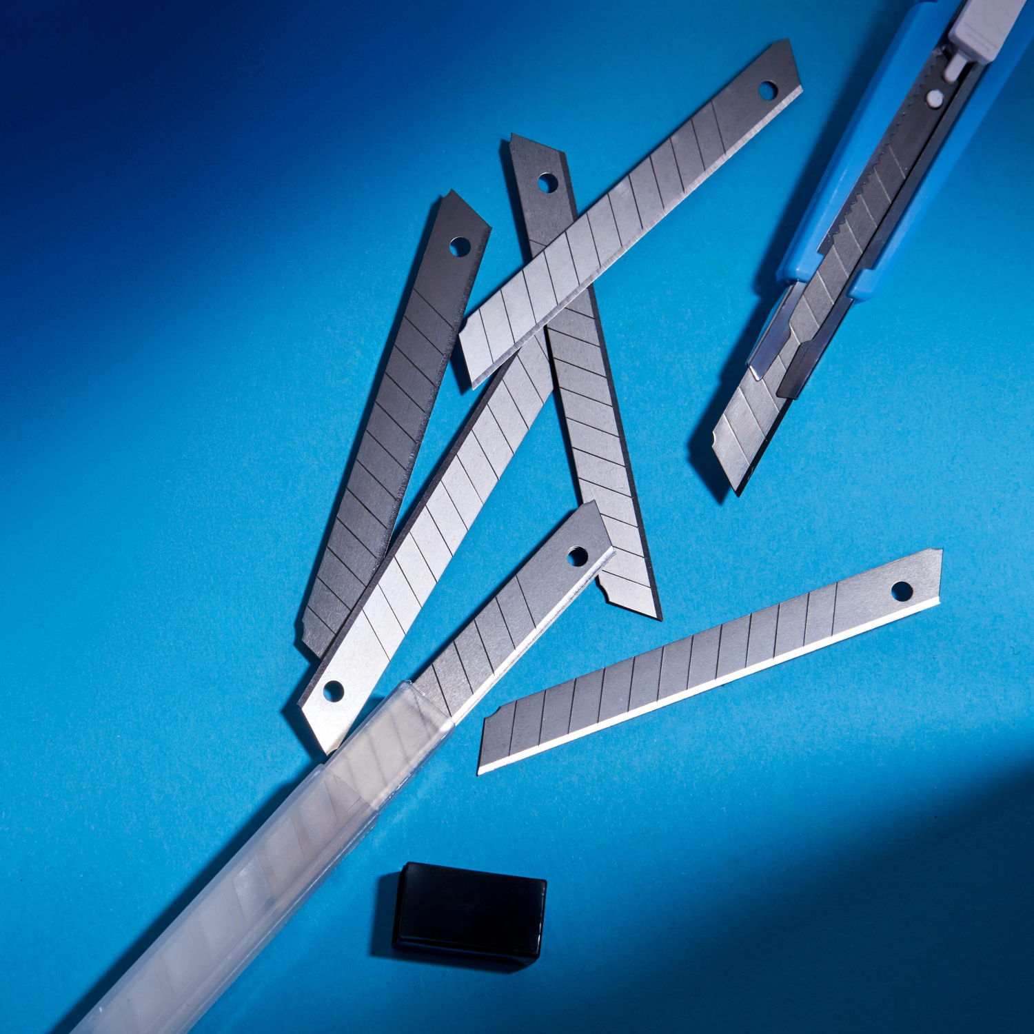 Лезвие запасное для ножей Attache 9мм 10шт./уп.пластиковый футляр - фото 8