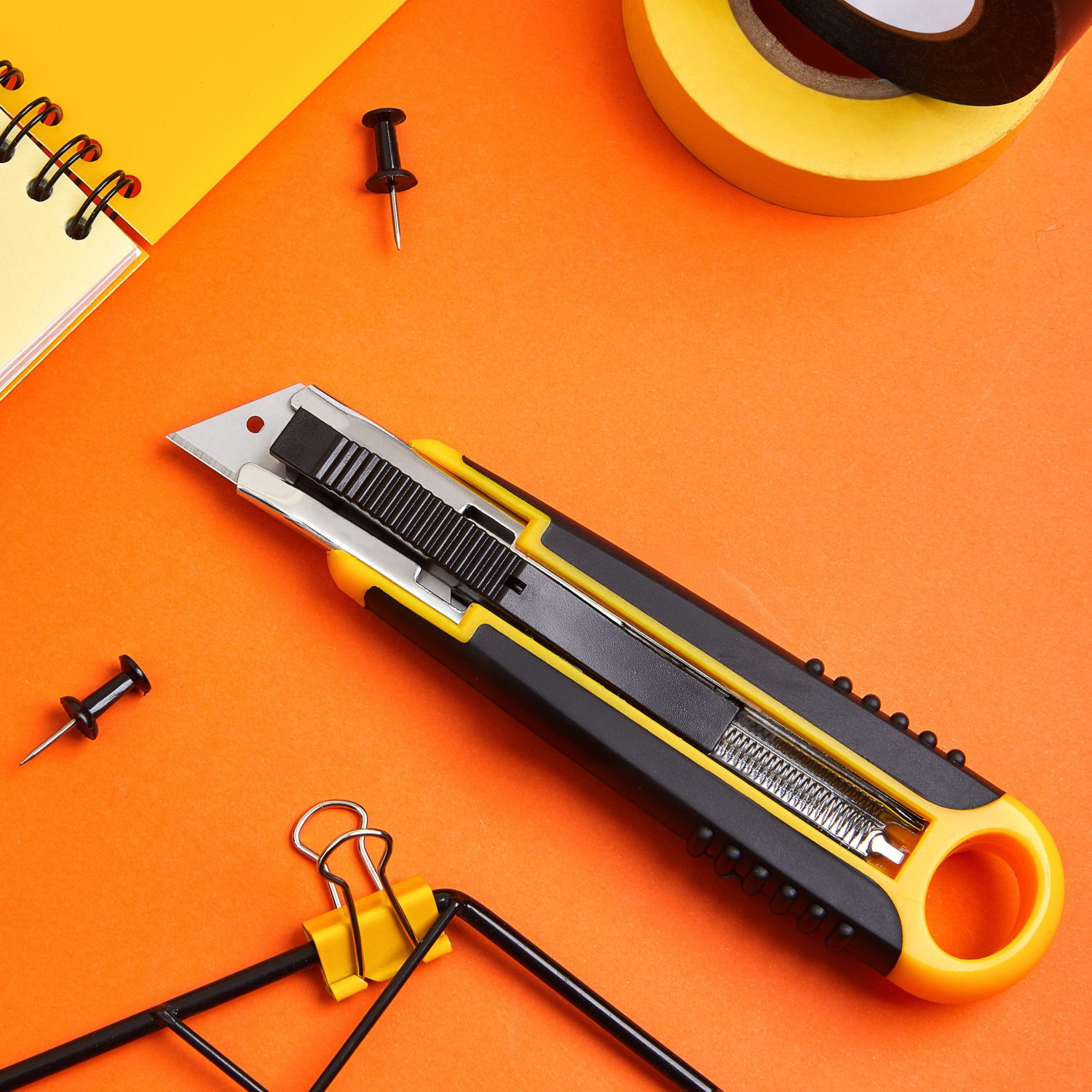 Нож промышленный 18 мм Attache Selection с возвр.пружиной, с резин.руч. - фото 9