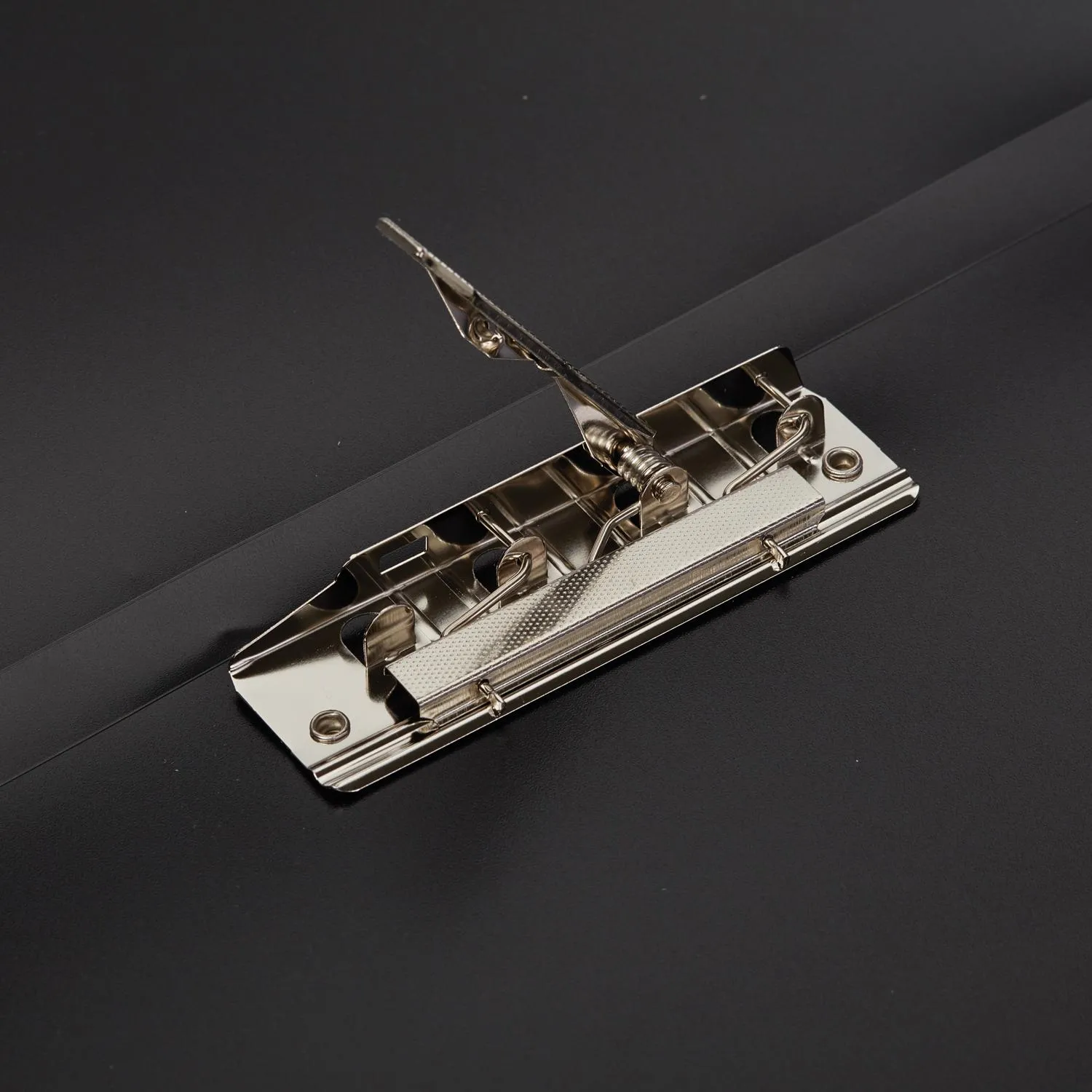 Папка с зажимом Attache Economy 055Z-E черный - фото 3