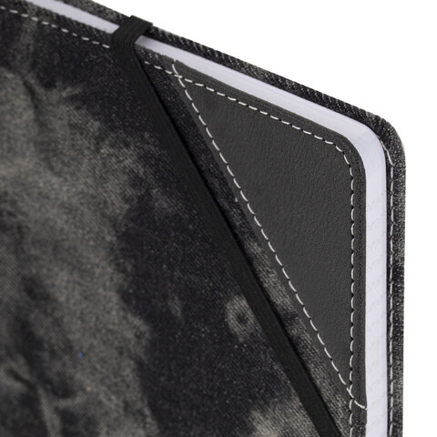 Блокнот А5 135x210 мм BRAUBERG "Denim", ткань/экокожа, резинка, держатель, 80 л., клетка, черный, 117140 - фото 5