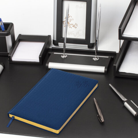 Ежедневник датированный 2026, БОЛЬШОЙ ФОРМАТ 210х297 мм, А4, BRAUBERG "Comodo", под кожу, синий, 117243 - фото 5