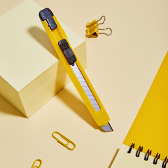 Нож канцелярский 9мм  Attache с фиксатором, полибег, цв.в ассорт. - фото 10