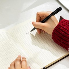 Блокнот Deli А5 96л 80 г/м, твер.обл,магнит клетка 5x5 мм синий кожа EN138G Блокнот Deli А5 96л 80 г/м, твер.обл,магнит клетка 5x5 мм синий кожа EN138G - фото 3