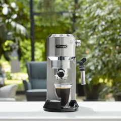 Кофеварка рожковая DELONGHI Dedica EC685.M, 1350 Вт, объем 1,1 л, ручной капучинатор, металлик Кофеварка рожковая DELONGHI Dedica EC685.M, 1350 Вт, объем 1,1 л, ручной капучинатор, металлик - фото 15