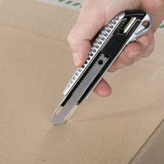 Нож канцелярский 18 мм, КОМПЛЕКТ 2 штуки + 10 ЛЕЗВИЙ, BRAUBERG Metallic, металлический корпус, 273929 - фото 8