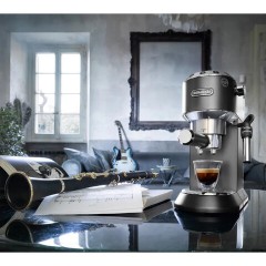 Кофеварка рожковая DELONGHI Dedica EC685.BK, 1350 Вт, объем 1,1 л, ручной капучинатор, черная Кофеварка рожковая DELONGHI Dedica EC685.BK, 1350 Вт, объем 1,1 л, ручной капучинатор, черная - фото 12