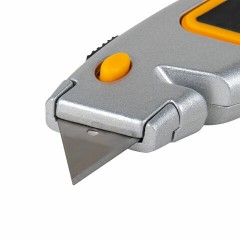 Нож универсальный мощный алюминиевый BRAUBERG "Heavy duty", автофиксатор, резиновые вставки, 238735 Нож универсальный мощный алюминиевый BRAUBERG "Heavy duty", автофиксатор, резиновые вставки, 238735 - фото 4